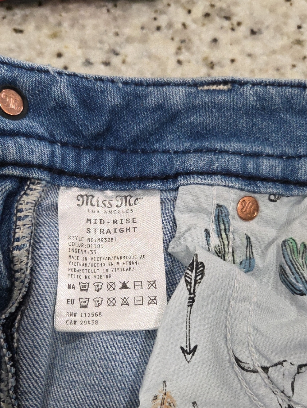 Miss Me Mid Rise, Straight Leg Jeans Size 27x33 - Picture 6 of 6